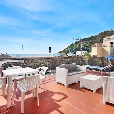Rezzano 12 Apartment *